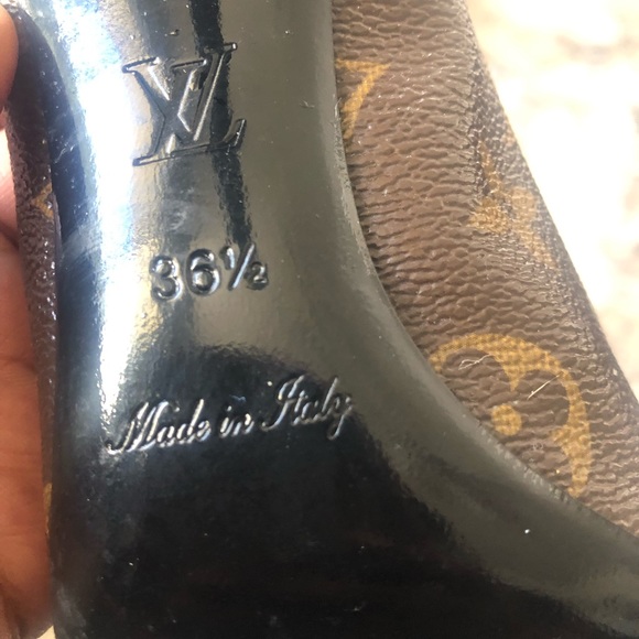 Louis Vuitton Fetish Pump - Picture 5 of 8